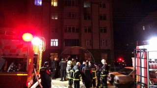 Kütahyada apartman yangını: 6 kişi dumandan etkilendi