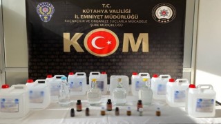 Kütahyada kargodan 10 litre, iki evden 55 litre etil alkol ele geçirildi