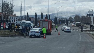 Kütahyada tır ile kamyonet çarpıştı: 1 ölü, 2 yaralı