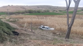 Lastiği patlayan otomobil şarampole yuvarlandı: 1 yaralı