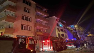 Lüleburgaz apartmanda dairesinde çıkan yangın söndürüldü