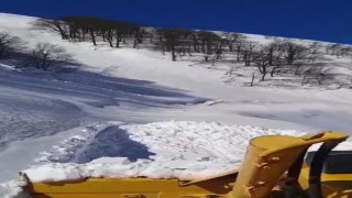 Macahel Geçidinde çığ tehlikesi devam ediyor