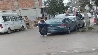 Madde bağımlısı şahıs, sokak ortasında hareketsiz kaldı