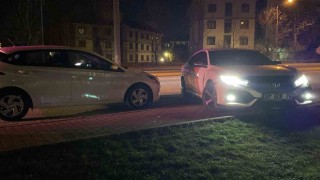 Maddi hasarla atlatılan kaza sonrası sürücüler arasında tartışma çıktı