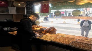 Malatyada bayram öncesi baklava ustalarının yoğun mesaisi başladı