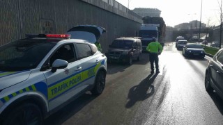 Malatyada şaftı kırılan tır trafiği kilitledi