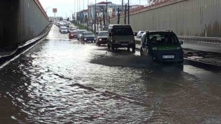 Malatyada sağanak etkili oluyor: Yollar göle döndü