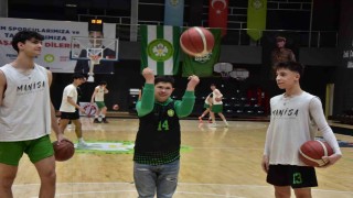 Manisa BBSK U18 Takımı, down sendromlu bireylerle bir araya geldi