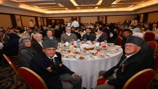 Manisa Büyükşehir son iftarda şehit aileleri ve gazileri ağırladı