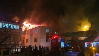 Manisa Demircide ev yangını... Ekipler seferber oldu
