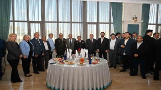 Manisa protokolü bayramlaştı