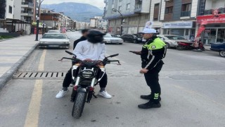 Manisada kasksız motosiklet sürücüleri kent güvenlik sistemine takıldı