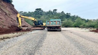 Manisada yol çalışmaları hız kesmeden sürüyor