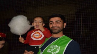 Manisadaki yetimler unutulmadı