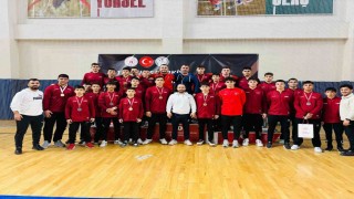 Manisalı güreşçiler Kütahyadan 15 madalya ile döndü