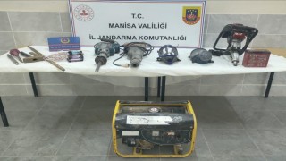 Manisanın iki ilçesinde izinsiz kazıya suçüstü