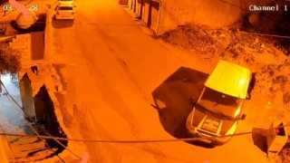 Mardinde ilginç hırsızlık girişimi: Minibüsü ittiler ama çalamadılar