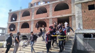 Mardinde inşaattan düşen 2 işçi yaralandı