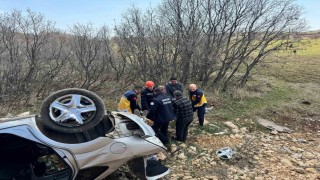 Mardinde kontrolden çıkan araç takla attı: 3 yaralı