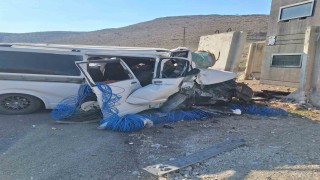 Mardinde kontrolden çıkan minibüs devrildi: 1 yaralı