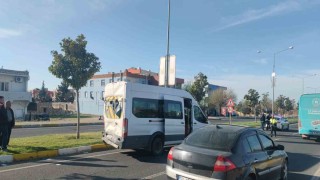 Mardinde tır servis aracına çarptı: 2 yaralı