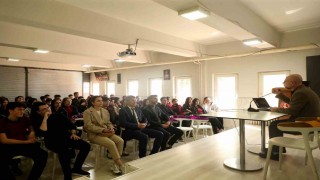 Mehmet Akif Ersoyun bayrak aşkı ve inancı lise öğrencilerine anlatıldı