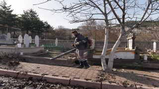 Melikgazide mezarlıklar bayrama hazır