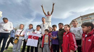Merih Demiral, Boludaki ‘Bozkurt heykelinin yanında: İyi ki de yapmışım