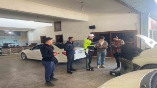 Mersin polisi esnaf ve şoförleri bilgilendirdi