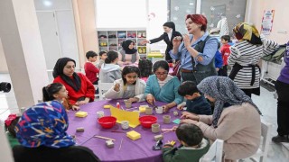 Mersinde anne ve çocuklar seramikle buluştu