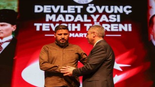 Mersinde Devlet Övünç Madalyası ve Beratı tevcih töreni