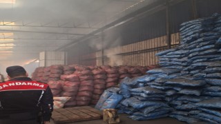 Mersinde kömür deposu yangını