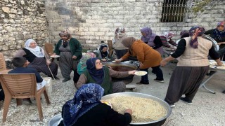 Mersinde köy sakinlerinden imece usulü iftar