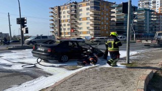 Mersinde otomobil yangını