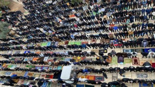 Mescid-i Aksada 90 bin kişi kısıtlamaların gölgesinde cuma namazı kıldı