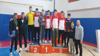 Meslek lisesi öğrencileri bilek güreşinde final turuna yükseldi
