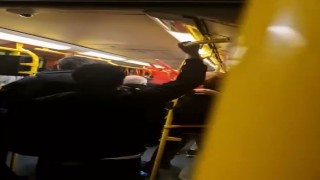 Metro vagonundaki tartışma kamerada