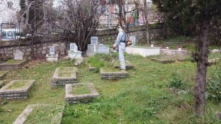 Mezarlıklarda bayram temizliği