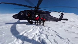 Mezrada mahsur kalan vatandaş askeri helikopter ile kurtarıldı