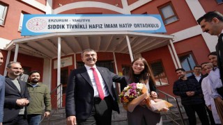 Milli Eğitim Bakanı Tekinden matematik öğretmenine sürpriz doğum günü kutlaması
