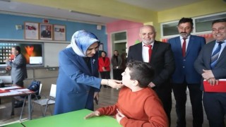 Milli Eğitim Müdürü Özbekten özel çocuklara özel ilgi