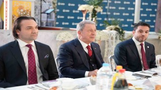 Milli Savunma Komisyonu Başkanı Akar, Kölnde iftar programına katıldı