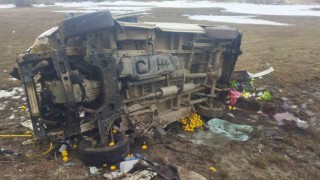 Minibüs şarampole devrildi; 2 yaralı