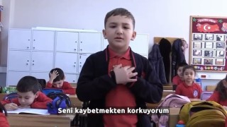 Minik öğrencilerden anlamlı mesaj Beni bırakma, sigarayı bırak