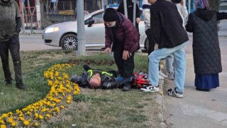 Motosiklet sürücüsünün otomobile çarpma anı kamerada