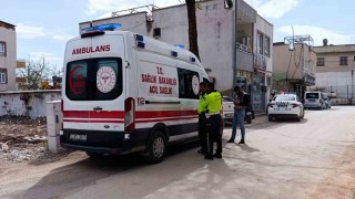 Motosikletin çarptığı yaya yaralandı