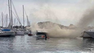 Muğla Büyükşehir Acil Müdahale Teknesinden yat yangınına hızlı müdahale
