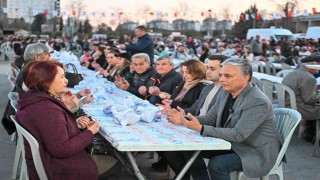 Muratpaşada Ramazan bereketi: İlk iftar sofrasında binler buluştu