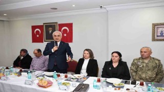 Muş Valisi Çakır, şehit aileleri ve gazilerle iftar sofrasında buluştu