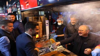 Mustafa Varank, Ankarada gençlerle kokoreççide sahur yaptı